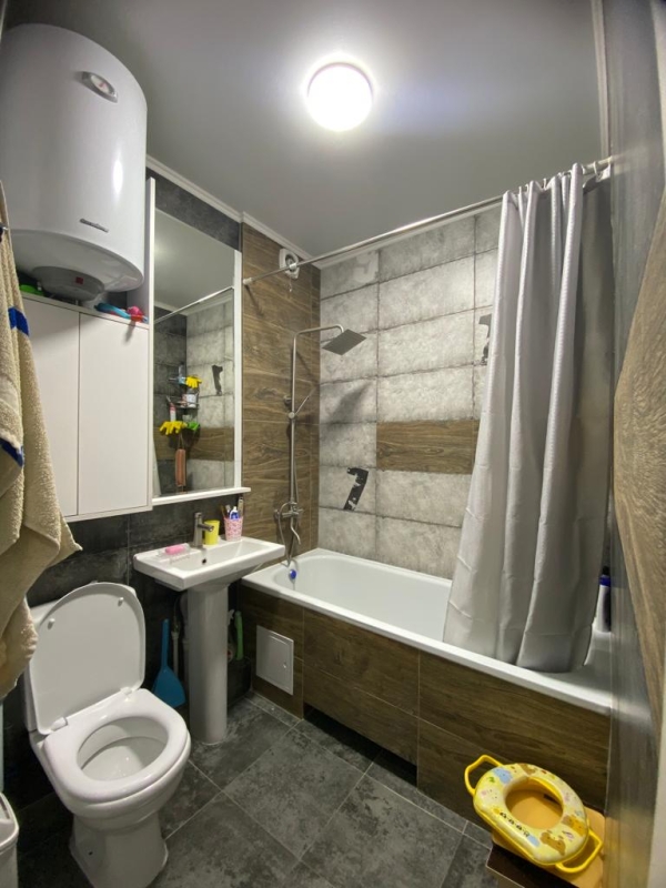 Продаю 1-к квартиру (48 м²) в Бишкеке