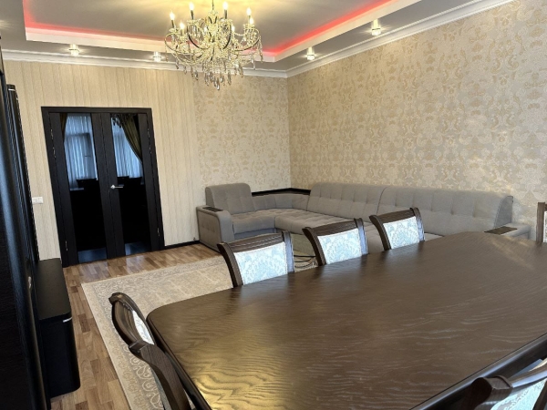 Продаю 4-к квартиру (140 м²) в Бишкеке