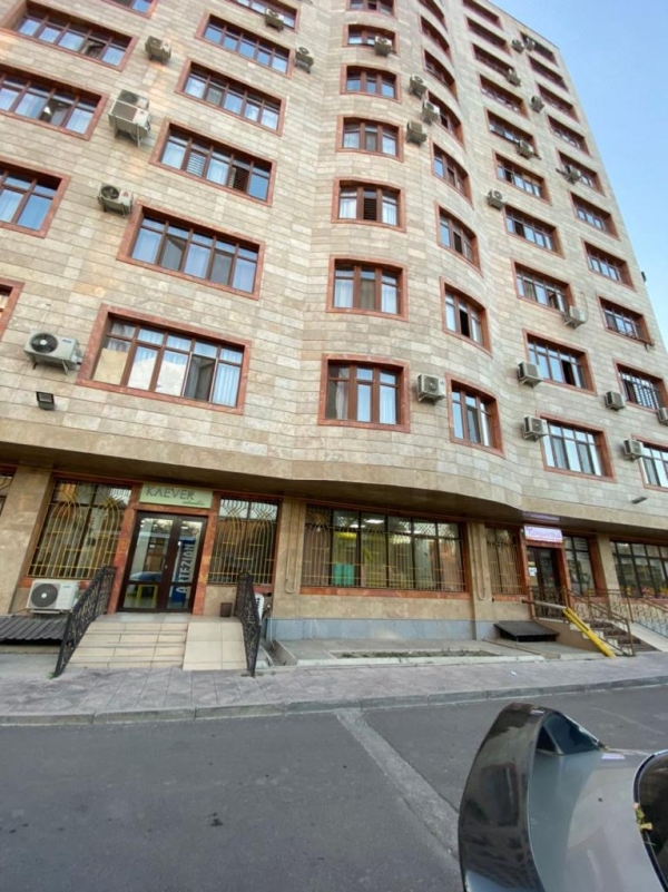Продаю 4-к квартиру (140 м²) в Бишкеке