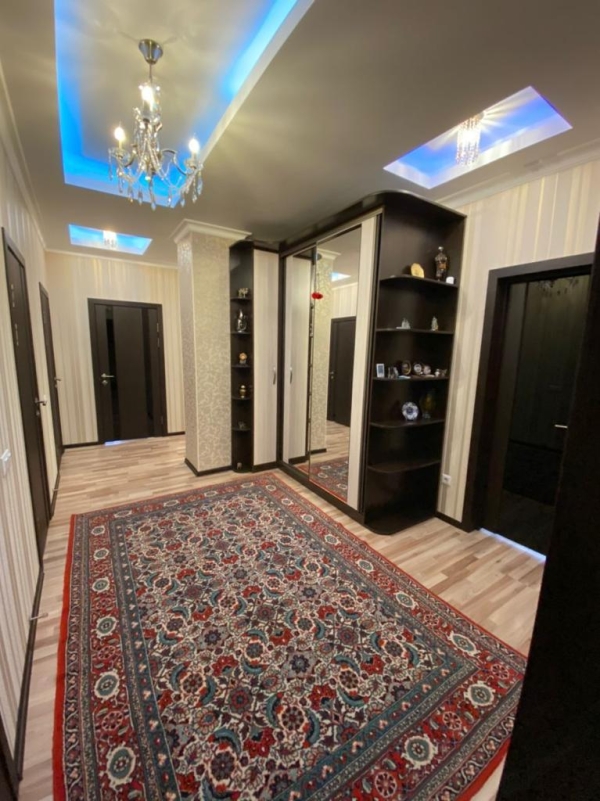 Продаю 4-к квартиру (140 м²) в Бишкеке