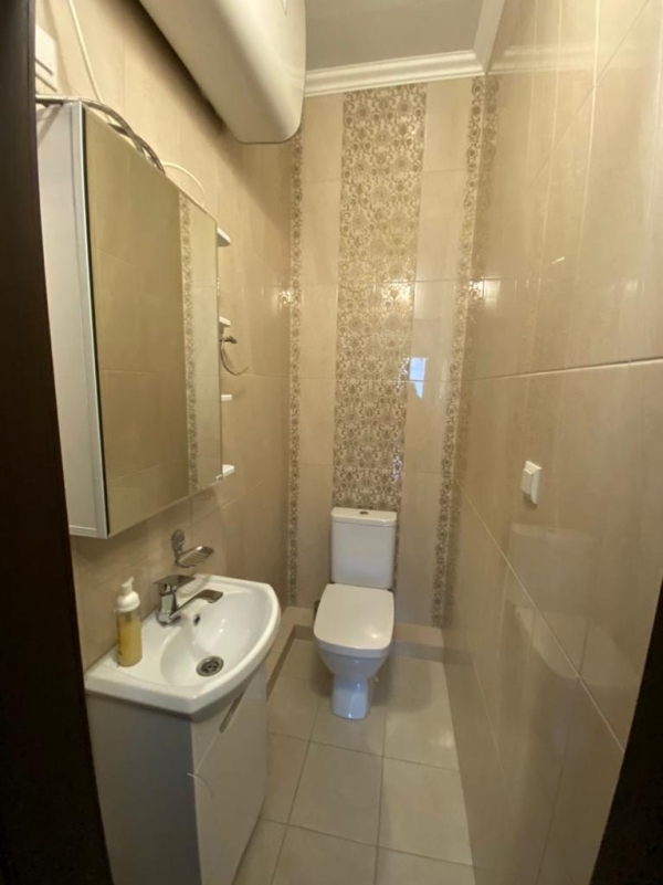 Продаю 4-к квартиру (140 м²) в Бишкеке