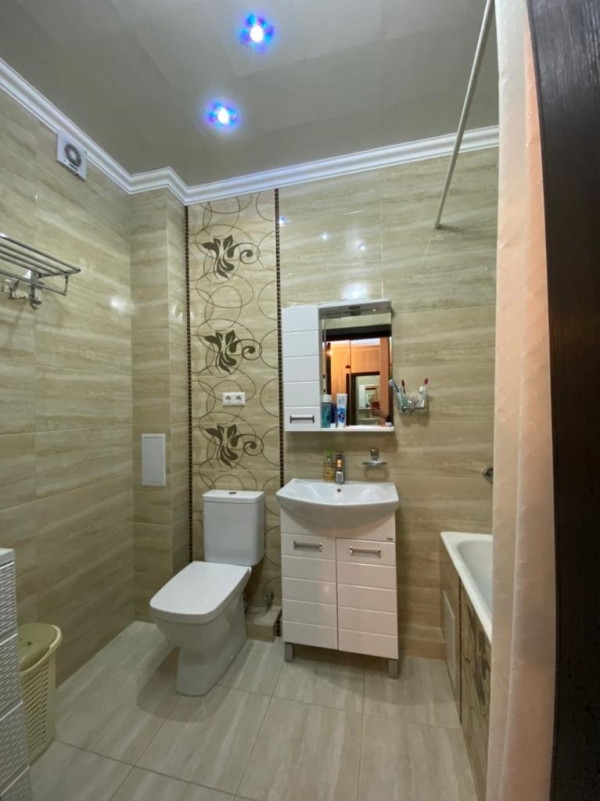 Продаю 4-к квартиру (140 м²) в Бишкеке