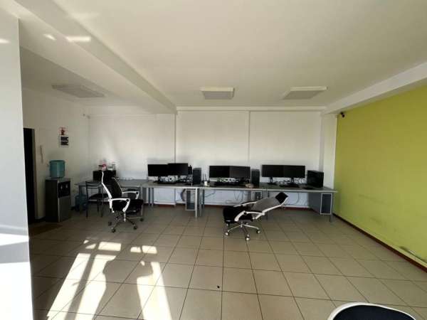 Продаю 3-к помещение (134 м²) в Бишкеке