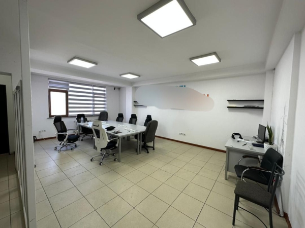 Продаю 3-к помещение (134 м²) в Бишкеке