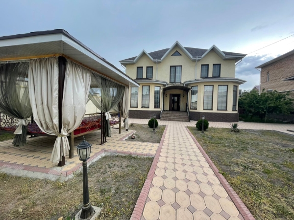 Сдаю 5-к дом (250 м²) в Бишкеке