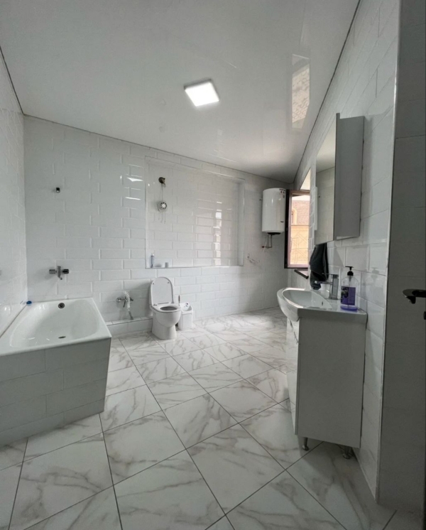 Продаю 5-к дом (230 м²) в Бишкеке