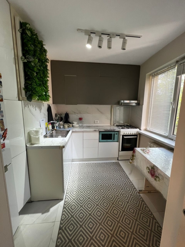 Продаю 3-к квартиру (58 м²) в Бишкеке