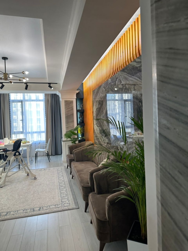 Продаю 3-к квартиру (98 м²) в Бишкеке