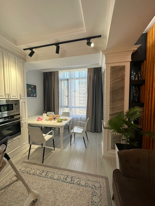Продаю 3-к квартиру (98 м²) в Бишкеке