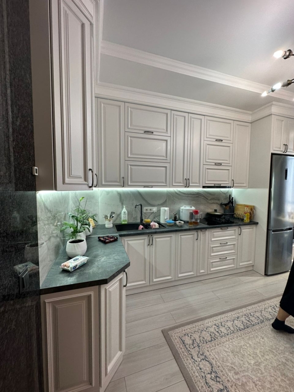 Продаю 3-к квартиру (98 м²) в Бишкеке
