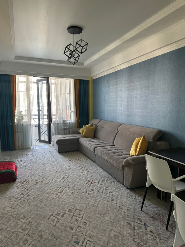 Продаю 3-к квартиру (98 м²) в Бишкеке