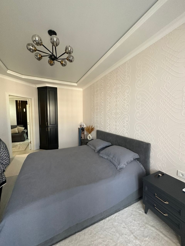 Продаю 3-к квартиру (98 м²) в Бишкеке