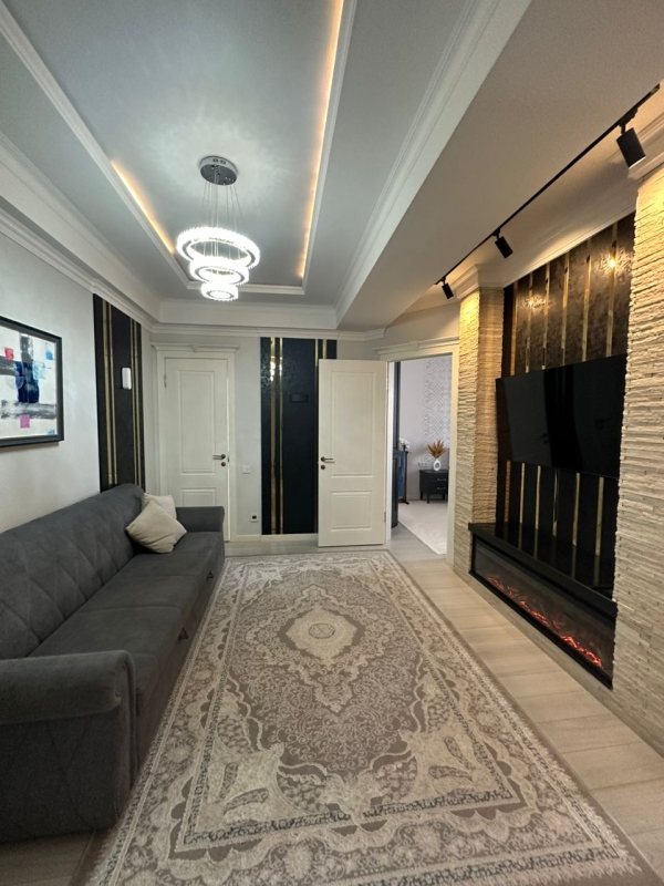 Продаю 3-к квартиру (98 м²) в Бишкеке
