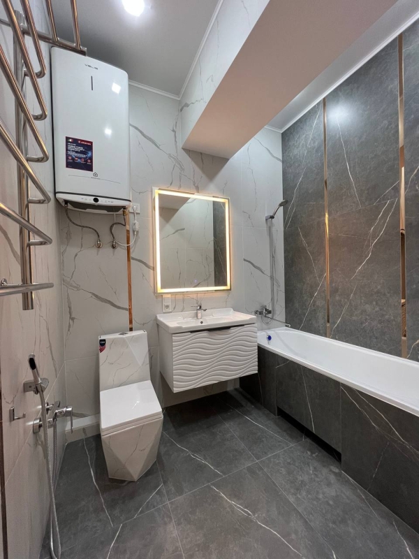 Продаю 4-к квартиру (150 м²) в Бишкеке