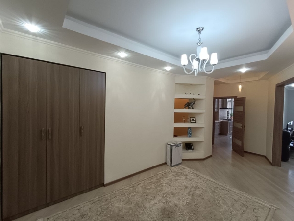 Продаю 4-к квартиру (200 м²) в Бишкеке