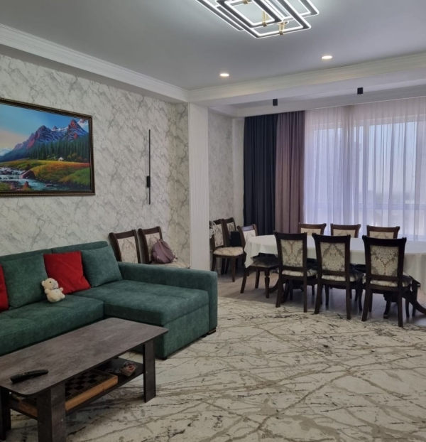 Продаю 3-к квартиру (120 м²) в Бишкеке