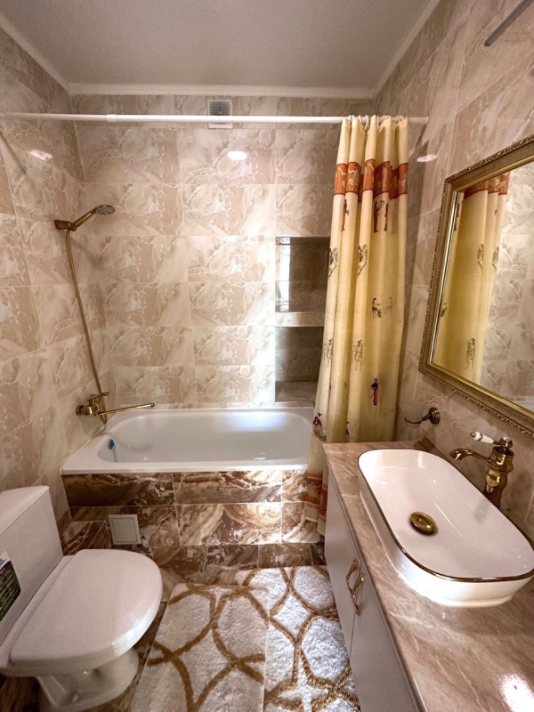 Продаю 3-к квартиру (135 м²) в Бишкеке