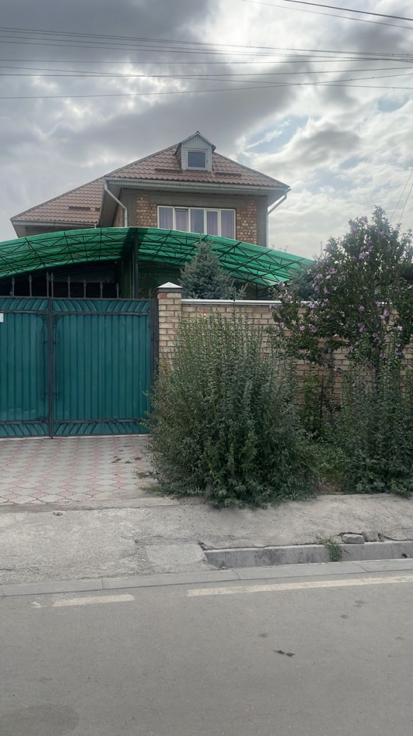 Продаю 6-к дом (270 м²) в Бишкеке