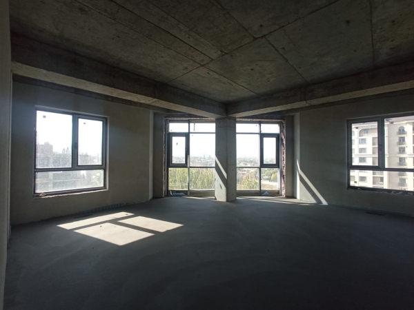 Продаю 4-к квартиру (144 м²) в Бишкеке
