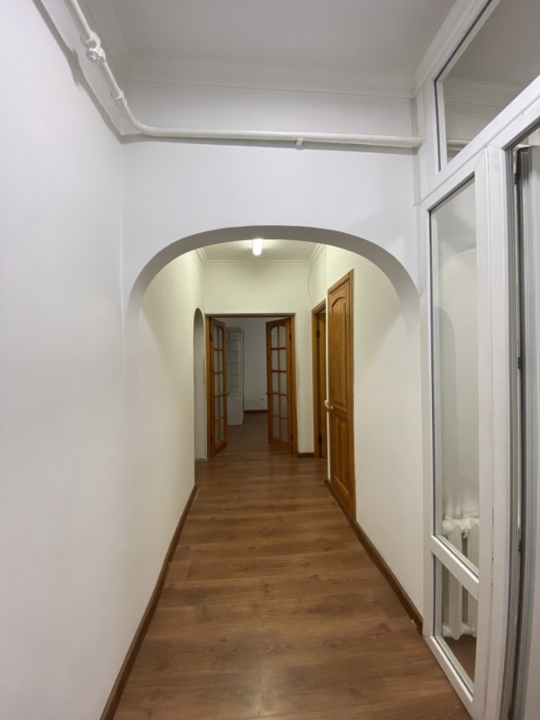 Продаю 3-к квартиру (90 м²) в Бишкеке
