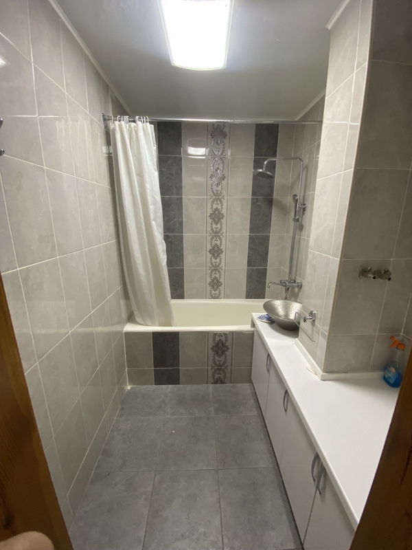 Продаю 3-к квартиру (90 м²) в Бишкеке