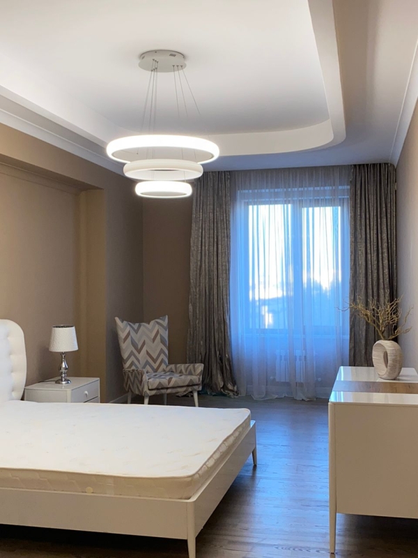 Продаю 2-к квартиру (108 м²) в Бишкеке