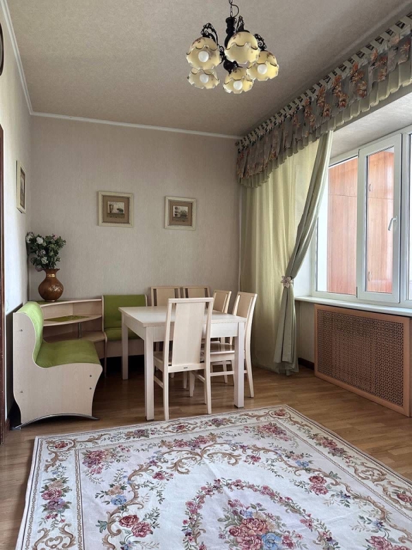 Продаю 4-к квартиру (168 м²) в Бишкеке