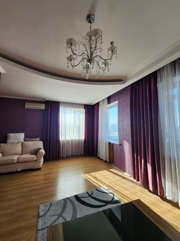 Продаю 2-к квартиру (94 м²) в Бишкеке