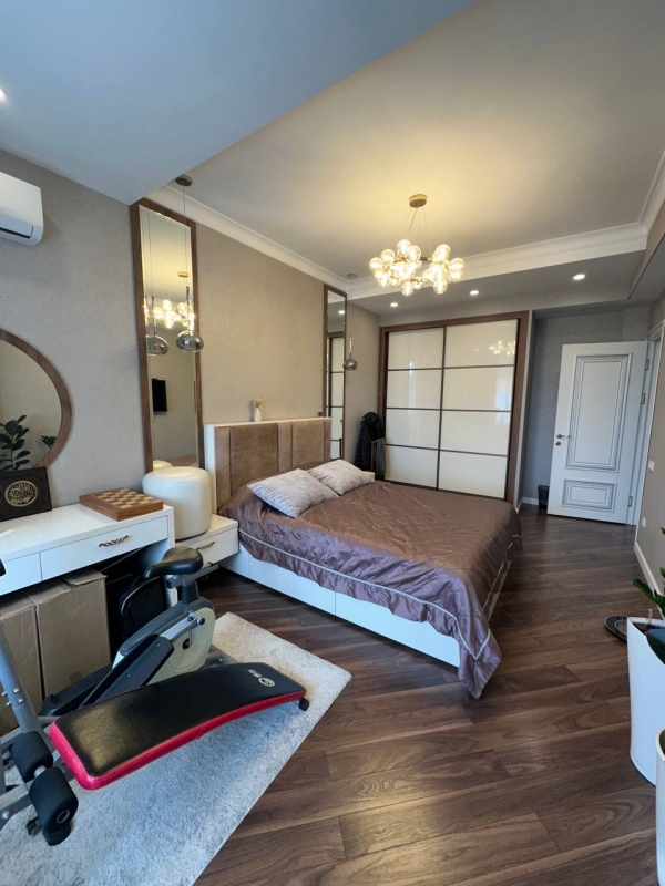 Продаю 4-к квартиру (134 м²) в Бишкеке