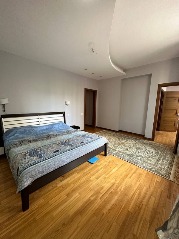 Продаю 5-к квартиру (187 м²) в Бишкеке