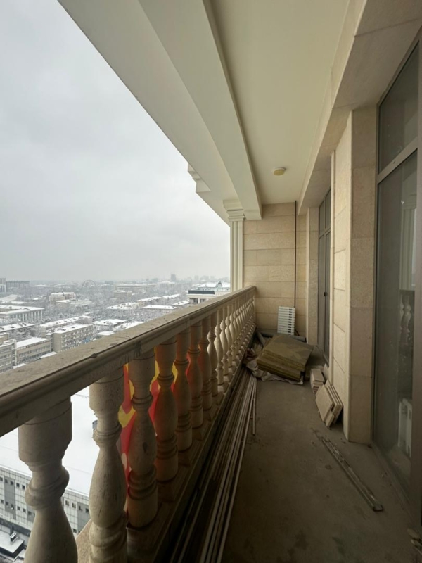 Продаю 4-к квартиру (335 м²) в Бишкеке