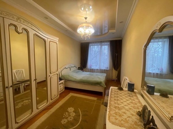 Продаю 4-к квартиру (90 м²) в Бишкеке