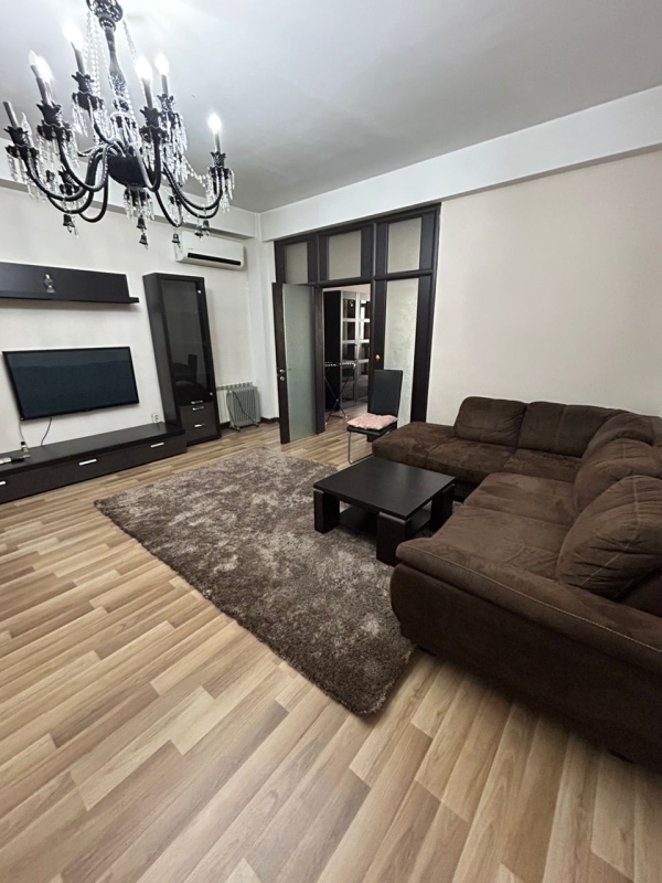 Продаю 2-к квартиру (60 м²) в Бишкеке