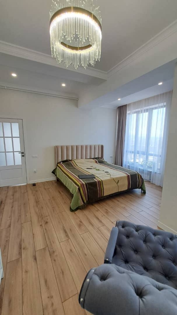 Продаю 3-к квартиру (90 м²) в Бишкеке