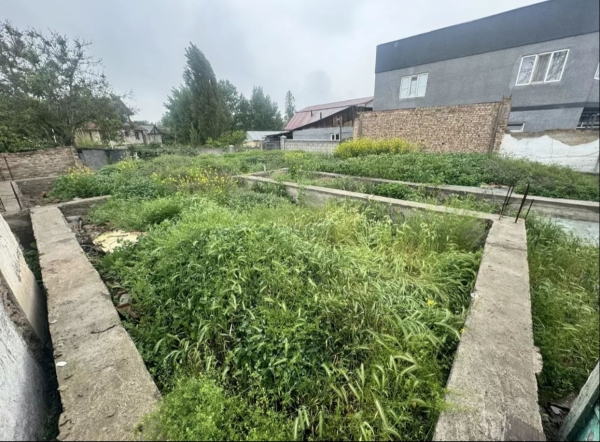 Продаю  участок (3 соток) в Бишкеке