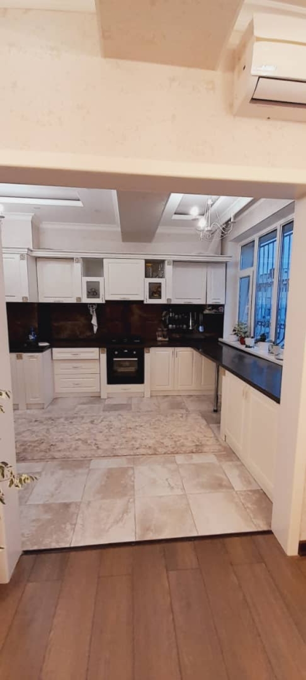 Продаю 3-к квартиру (128 м²) в Бишкеке