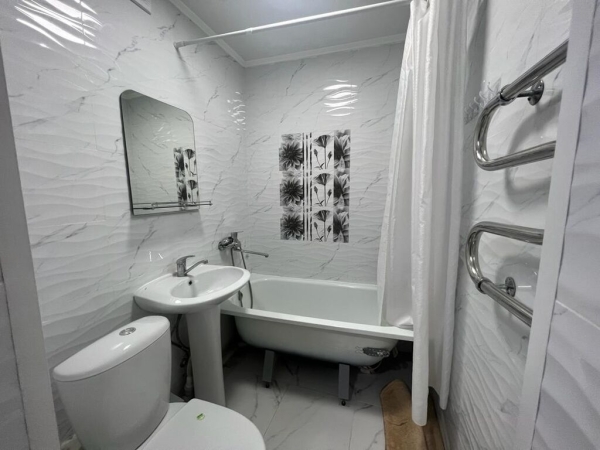 Продаю 2-к квартиру (45 м²) в Бишкеке