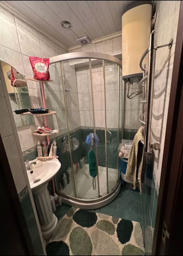 Продаю 2-к квартиру (47 м²) в Бишкеке