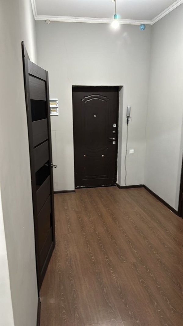 Продаю 2-к квартиру (57 м²) в Бишкеке