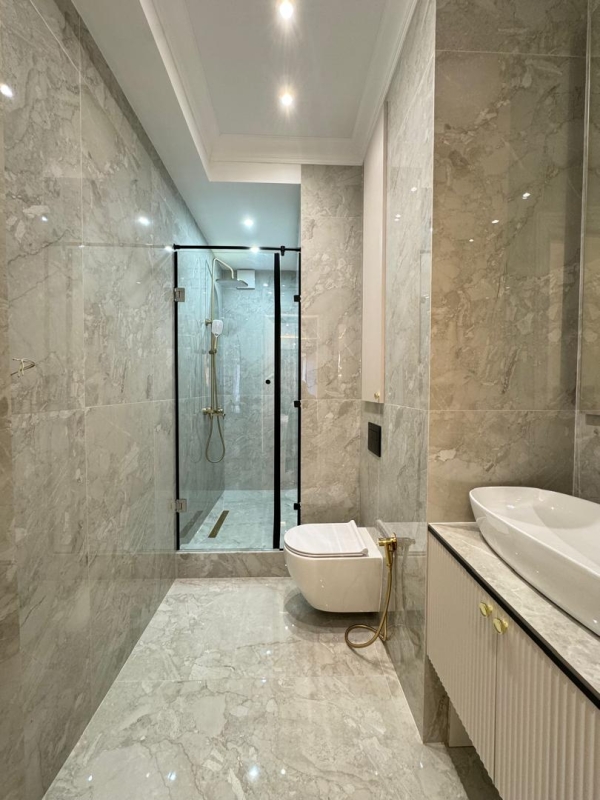 Продаю 3-к квартиру (117 м²) в Бишкеке