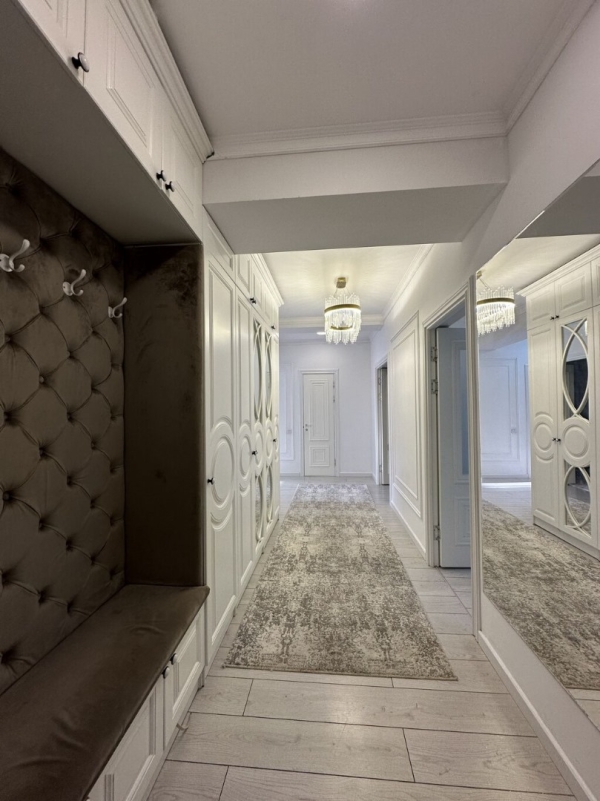 Продаю 3-к квартиру (108 м²) в Бишкеке