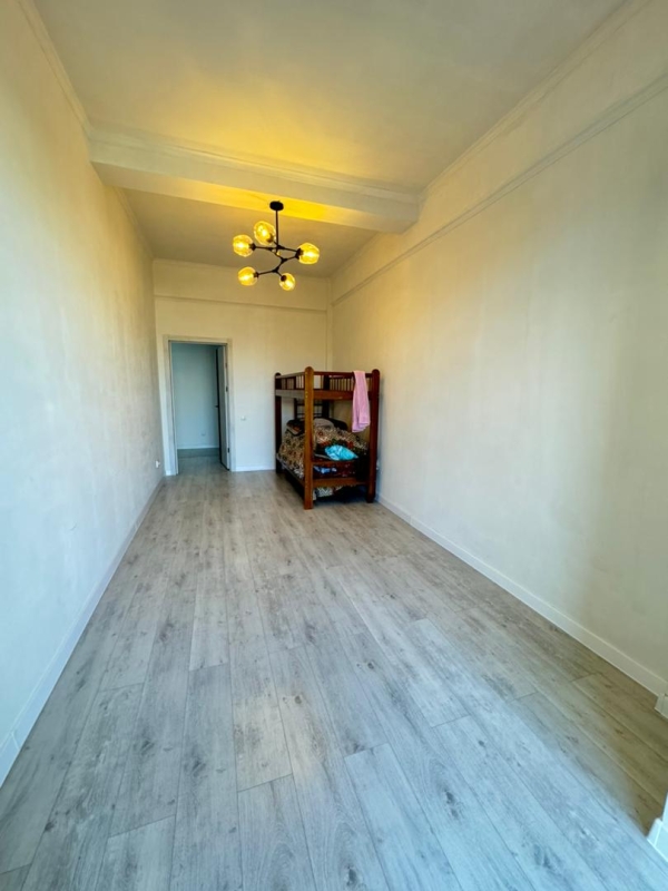 Продаю 2-к квартиру (60 м²) в Бишкеке