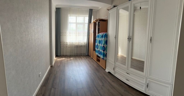 Продаю 2-к квартиру (57 м²) в Бишкеке