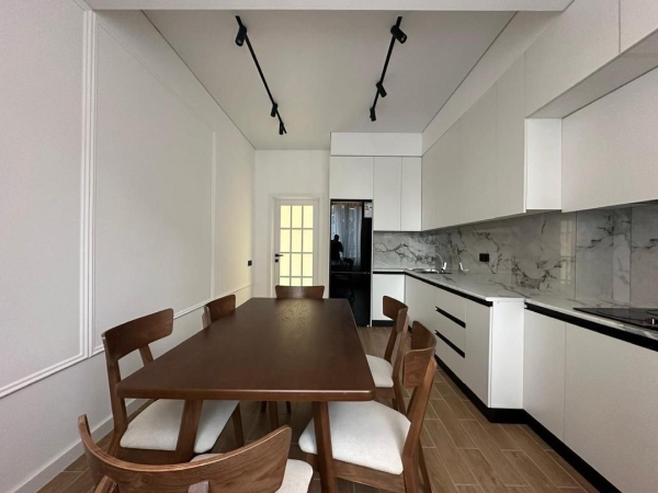 Продаю 2-к квартиру (80 м²) в Бишкеке