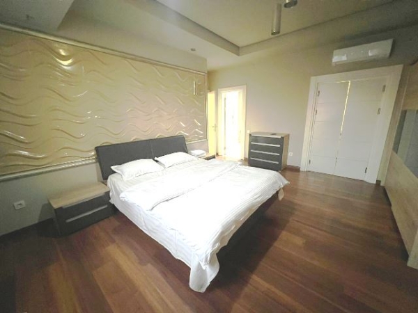 Продаю 4-к квартиру (120 м²) в Бишкеке
