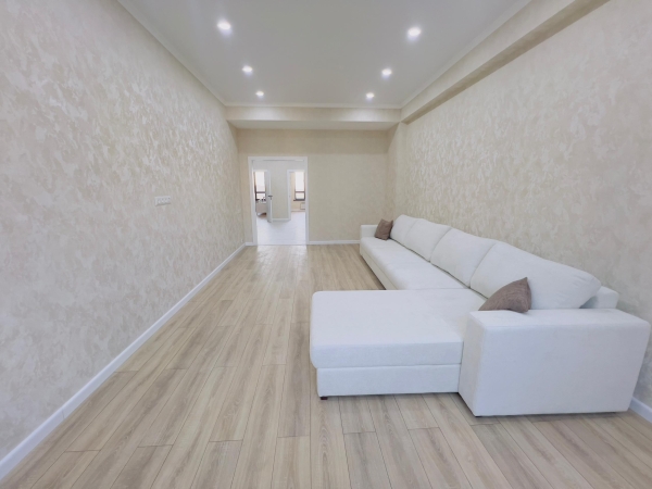 Продаю 4-к квартиру (130 м²) в Бишкеке