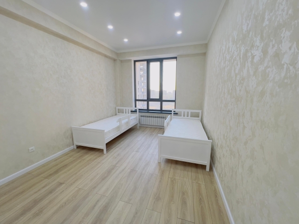 Продаю 4-к квартиру (130 м²) в Бишкеке