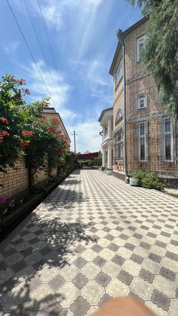 Продаю 10-к дом (800 м²) в Бишкеке