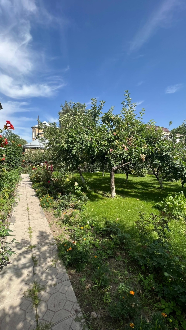 Продаю 10-к дом (800 м²) в Бишкеке