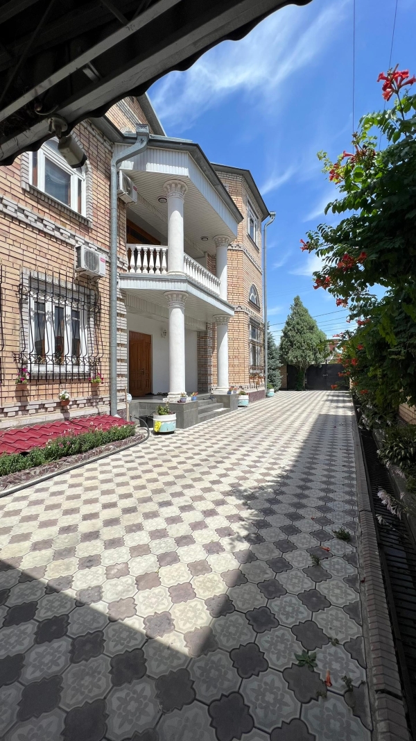 Продаю 10-к дом (800 м²) в Бишкеке